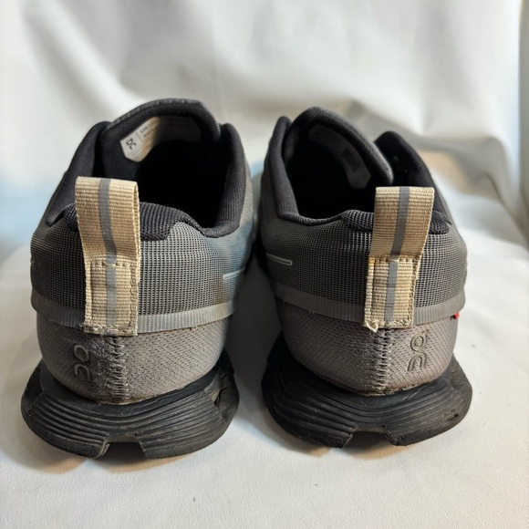 ON CLOUD Sz 10.5 Running Men's Gray Shoes Elastic Laces cushioned Sole - Picture 9 of 9